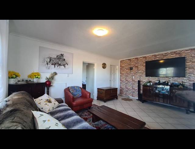 2 BEDROOM APARTMENT FOR SALE IN STRAND CENTRAL